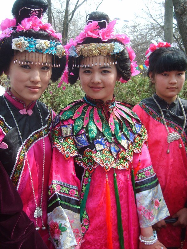 Коренными жителями Средней Азии являются киргизы, узбеки, таджики, туркмены, каракалпаки, казахи, среднеазиатские арабы, среднеазиатские персы, памирские народы, бухарские евреи.-2-2