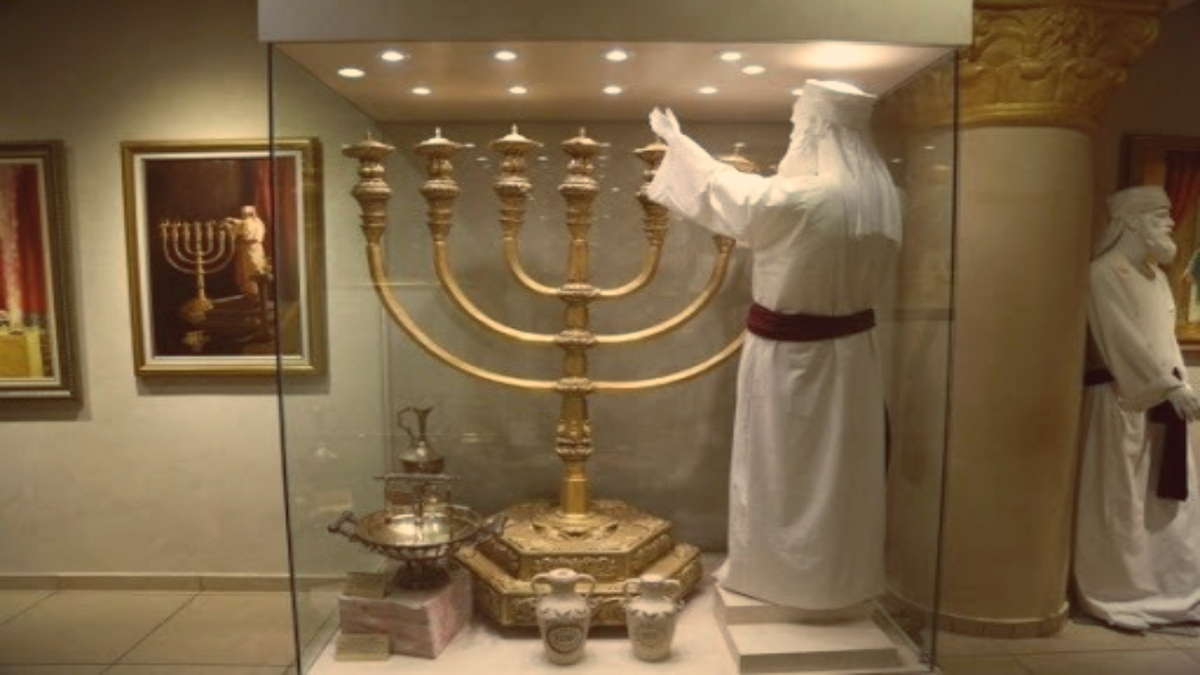 Менора в институте храма Соломона (Израиль)