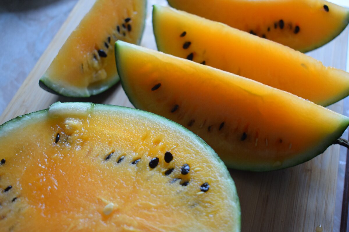 Пусть сочный оранжевый арбуз поднимет Вам настроение)