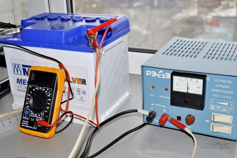 Зарядка аккумулятора зарядным устройством