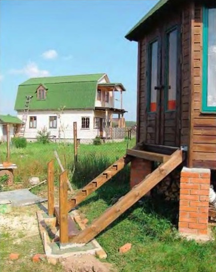 Заходная лестница в беседку. Тетивы без ступеней
