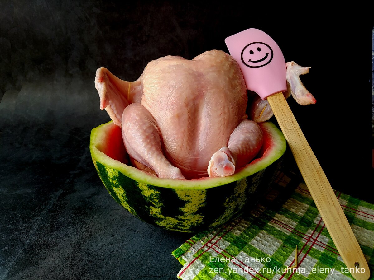 Правда я немного струсила и не решилась готовить сразу целую курицу и на мангале. Представила себе, как мы все на природе будем ждать ее приготовления, а потом окажется , что это не вкусно! 