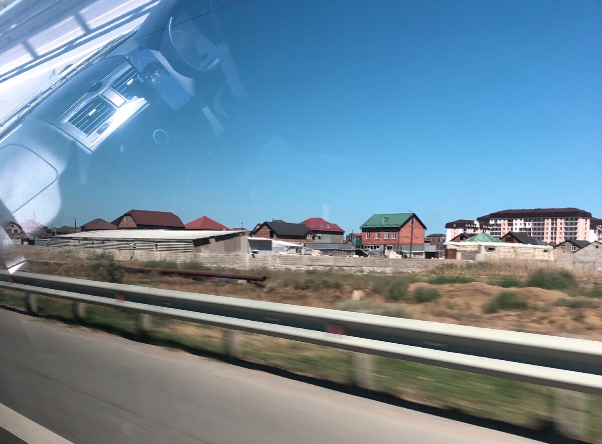 Обычный вид на трассе близ Махачкалы