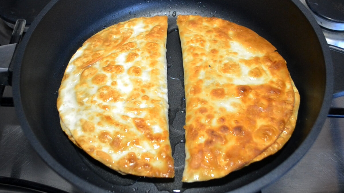 Чебуреки из лаваша на сковороде с сыром