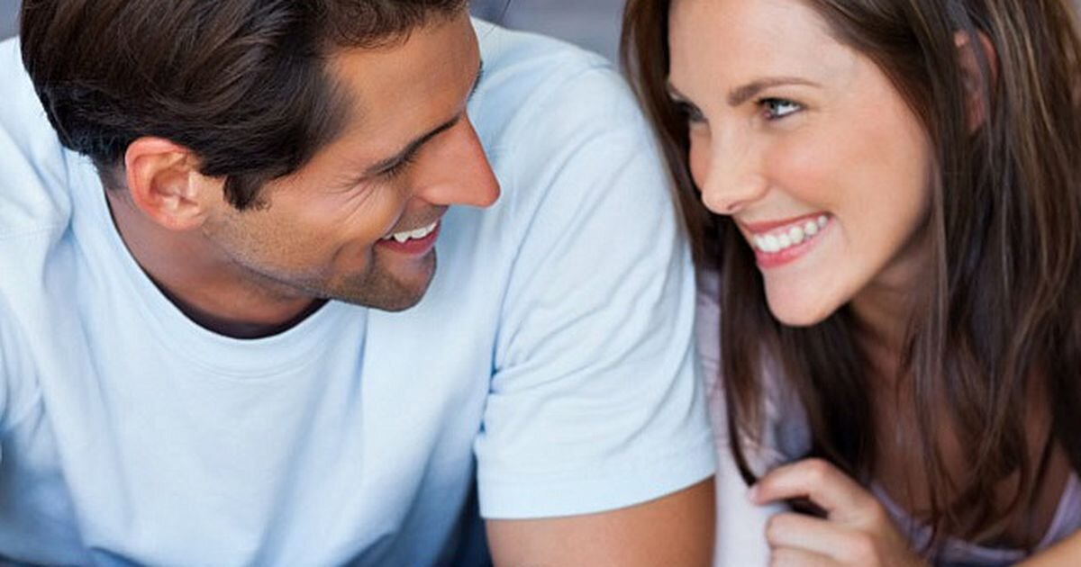 агрессивный мужчина. парень и девушка растаюца. мужчину вытеснили. я твоя понимаешь твоя. терри ричардсон сислей.