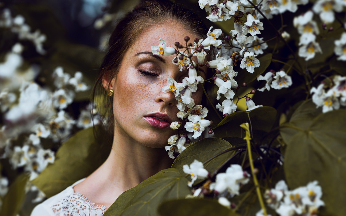 Источник: https://img3.goodfon.ru/original/2880x1800/1/da/nicole-devushka-vzglyad-portret.jpg