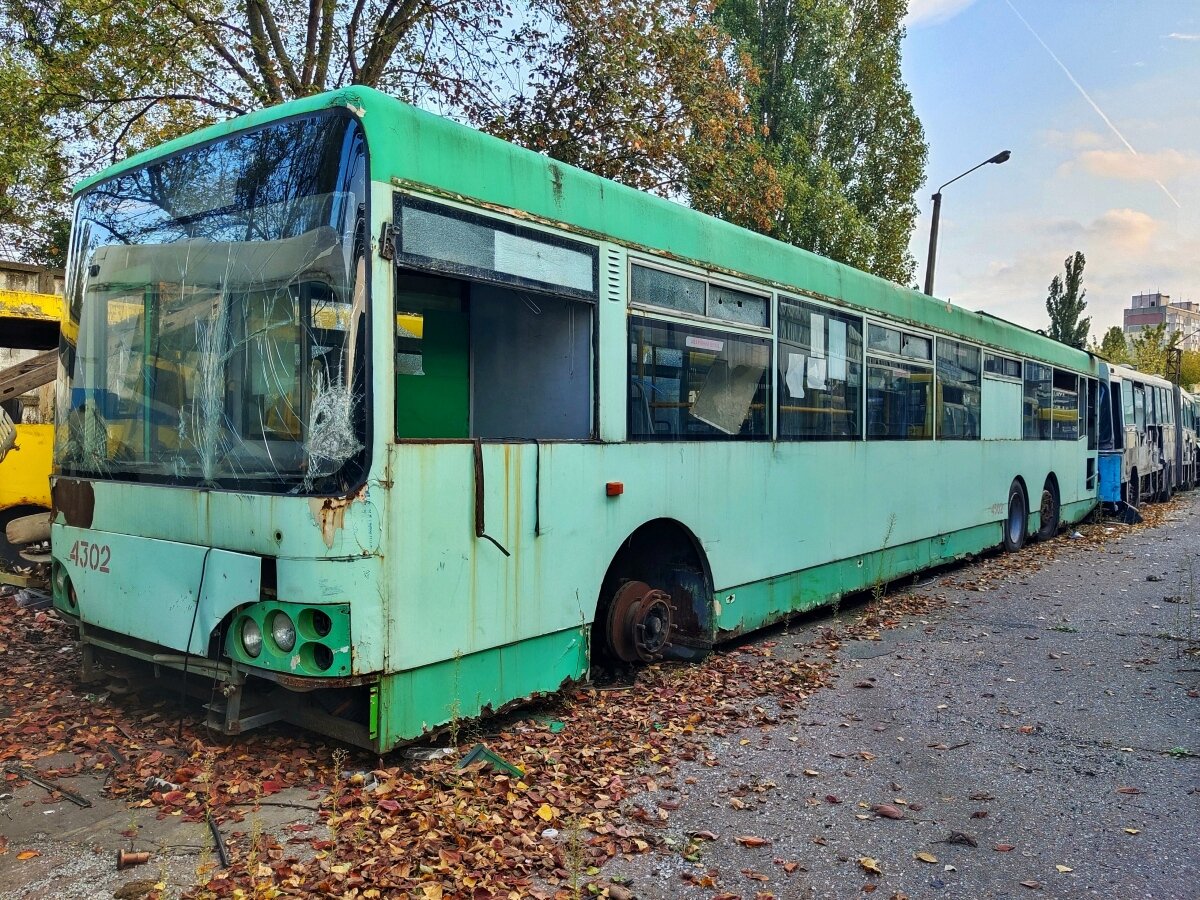 Самая большая свалка троллейбусов и автобусов в мире | Мир городского  транспорта | Дзен