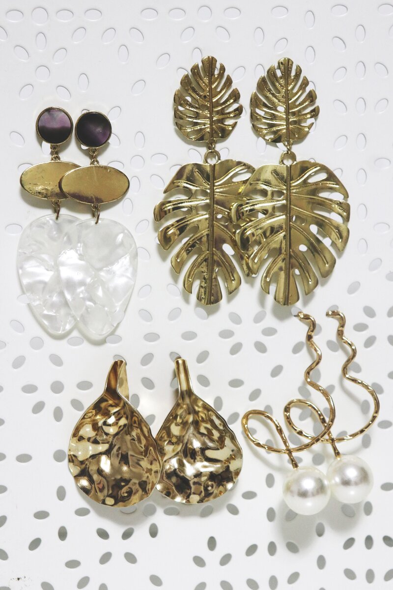 Из этих 4х пар на выход подойдёт только нижний левый комплект