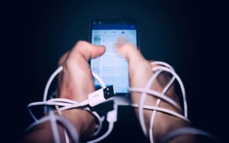 Сегодня многие из нас буквально зависимы от смартфонов. И это сильно вредит нам