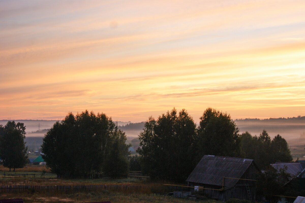 Рассвет недалеко от реки