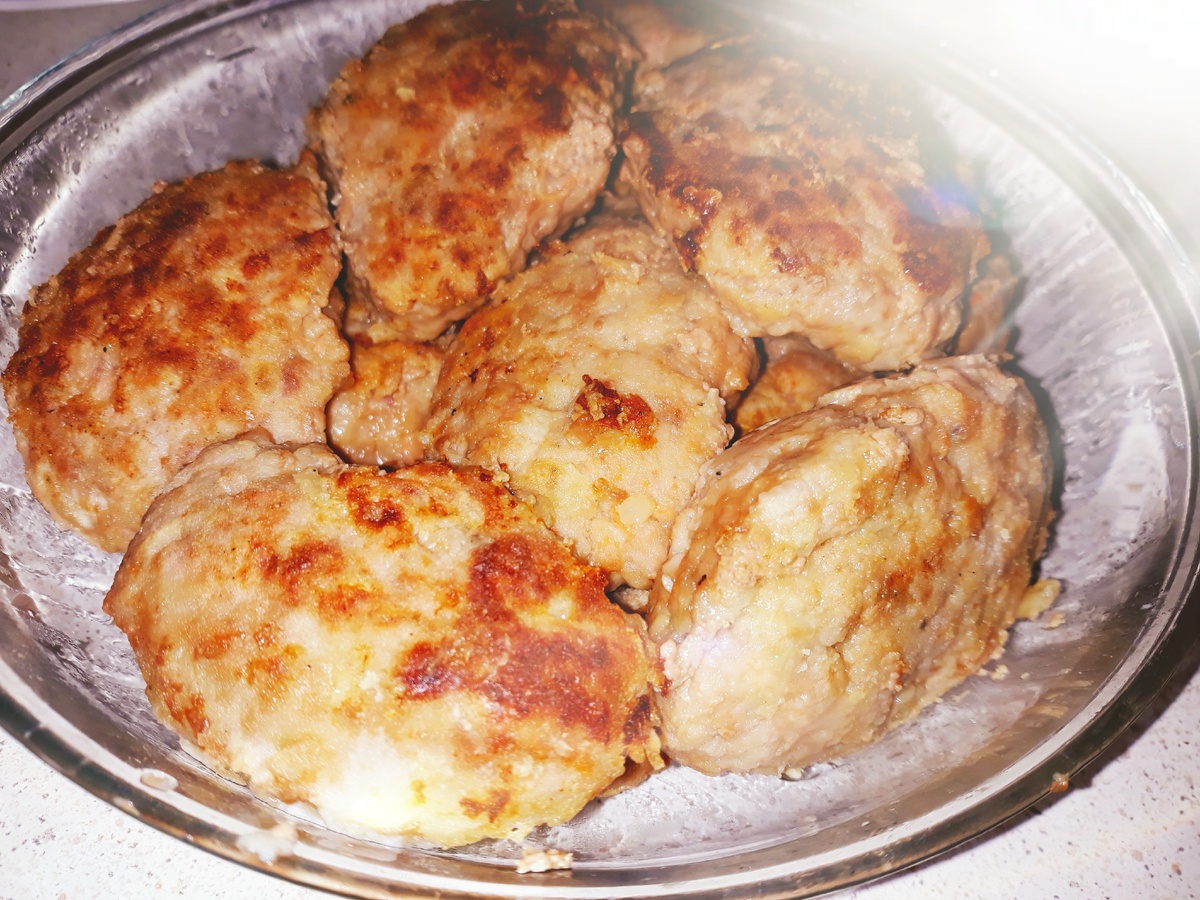 Сочные и легкие котлеты для ужина готовы