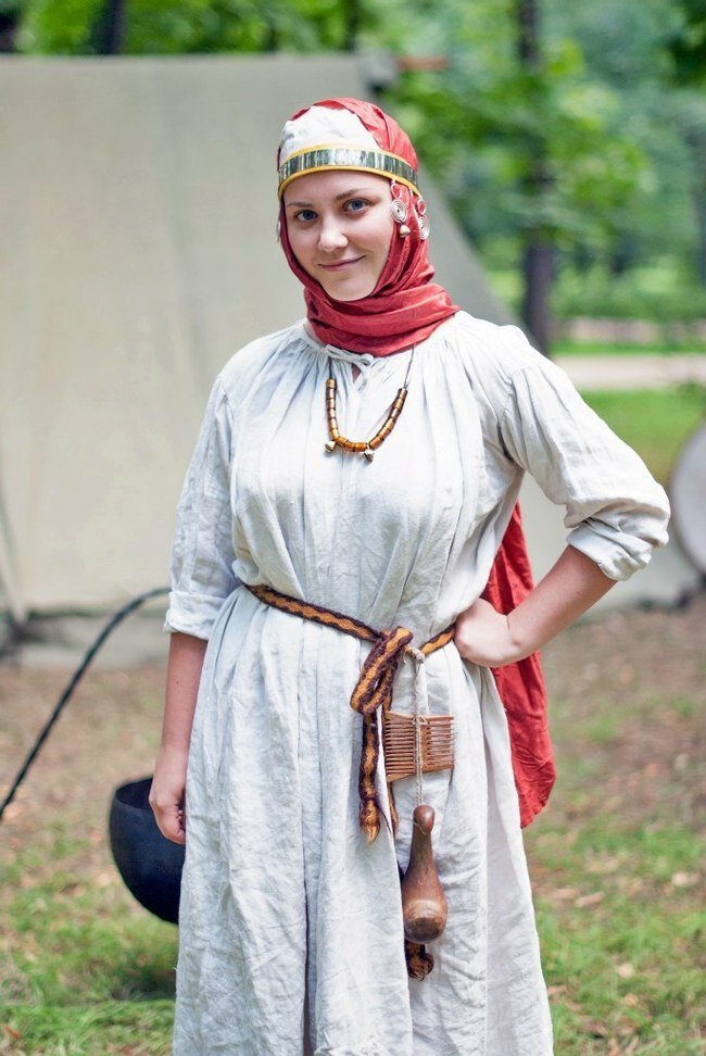 Зимний наряд боярыни. Намитка белорусский головной убор национальный. Женщины русь фото. Красивые славянские девушки. Женщины русь фото.