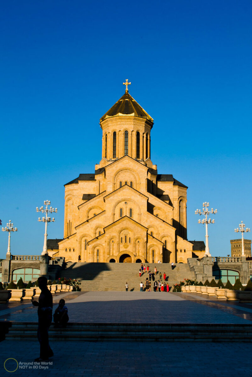 Троица тбилиси. Храм Святой Троицы Тбилиси. Новый храм Святой Троицы в Тбилиси.