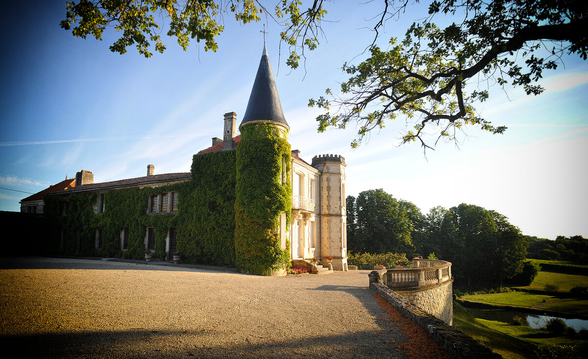 Фото из Яндекс Картинки. Своего к сожалению нет. Семейный замок CAMUS.