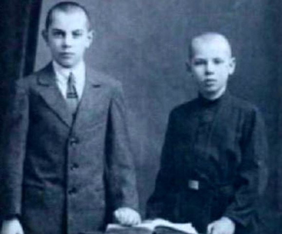 Братья Борис и Георгий Жжёновы. Петроград, 1920-е годы. Источник: WikiCommons 