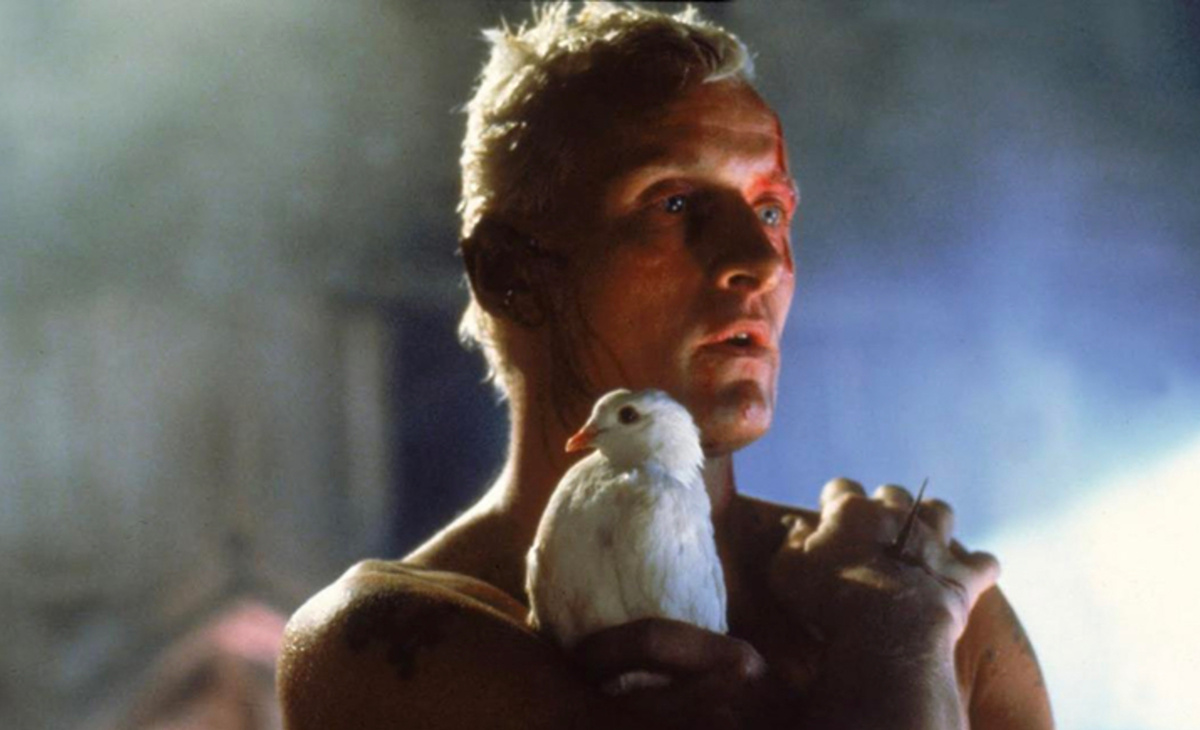 Рутгер Хауер в образе репликанта Роя Битти