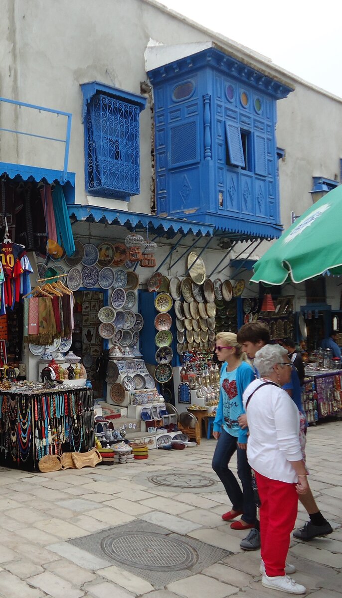 Центральная улица бело-голубого города Сиди-Бу-Саид
