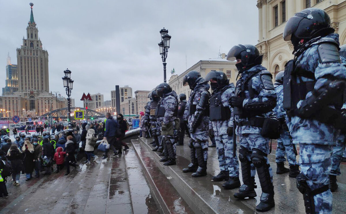 Кто такие силовики в россии. Протесты в Москве. ОМОН на площади. ОМОН В Москве 2021.