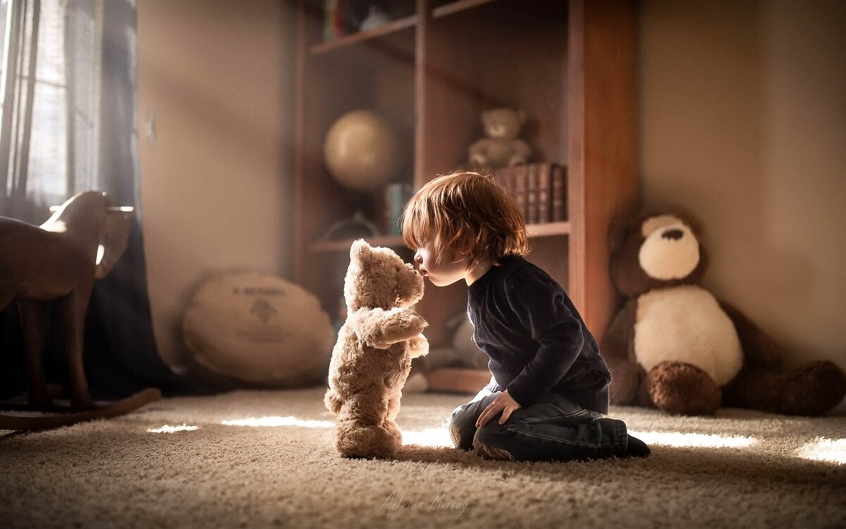 https://s2.best-wallpaper.net/wallpaper/1280x800/1809/Boy-and-toy-bear-friends_1280x800.jpg