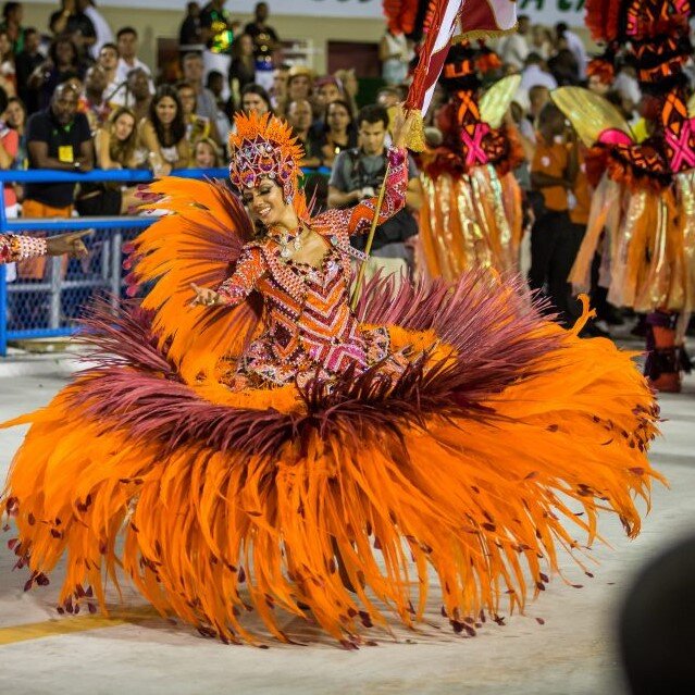 Самые горячие и (по)потрясные участницы бразильского карнавала — 2023. Очень много фото
