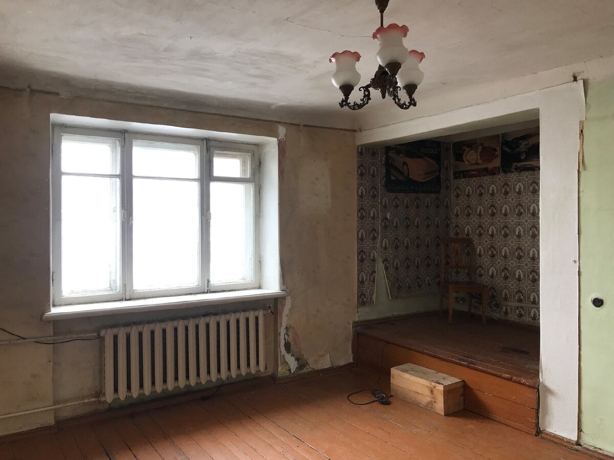 Квартира до ремонта. Требовался капитальный ремонт, поэтому все стены демонтировали и возвели новые.
