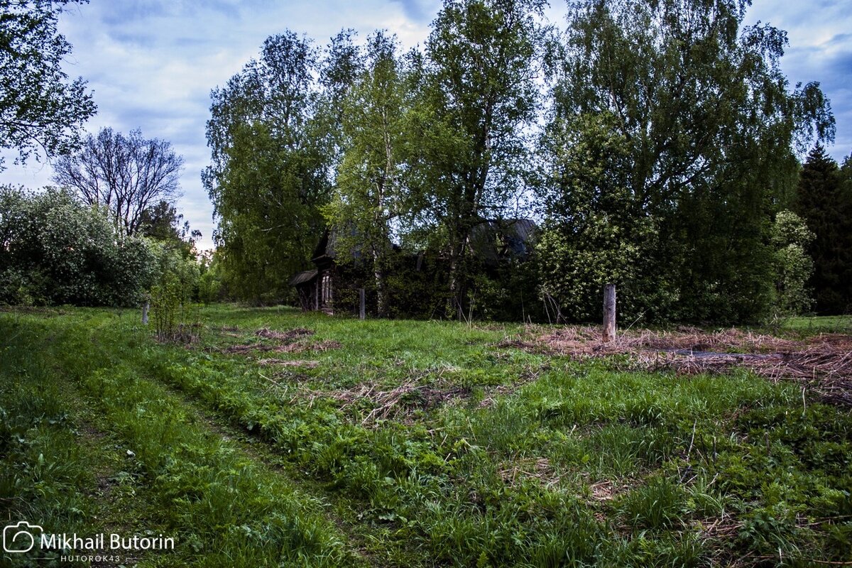 Заброшенный дом с улицы. 