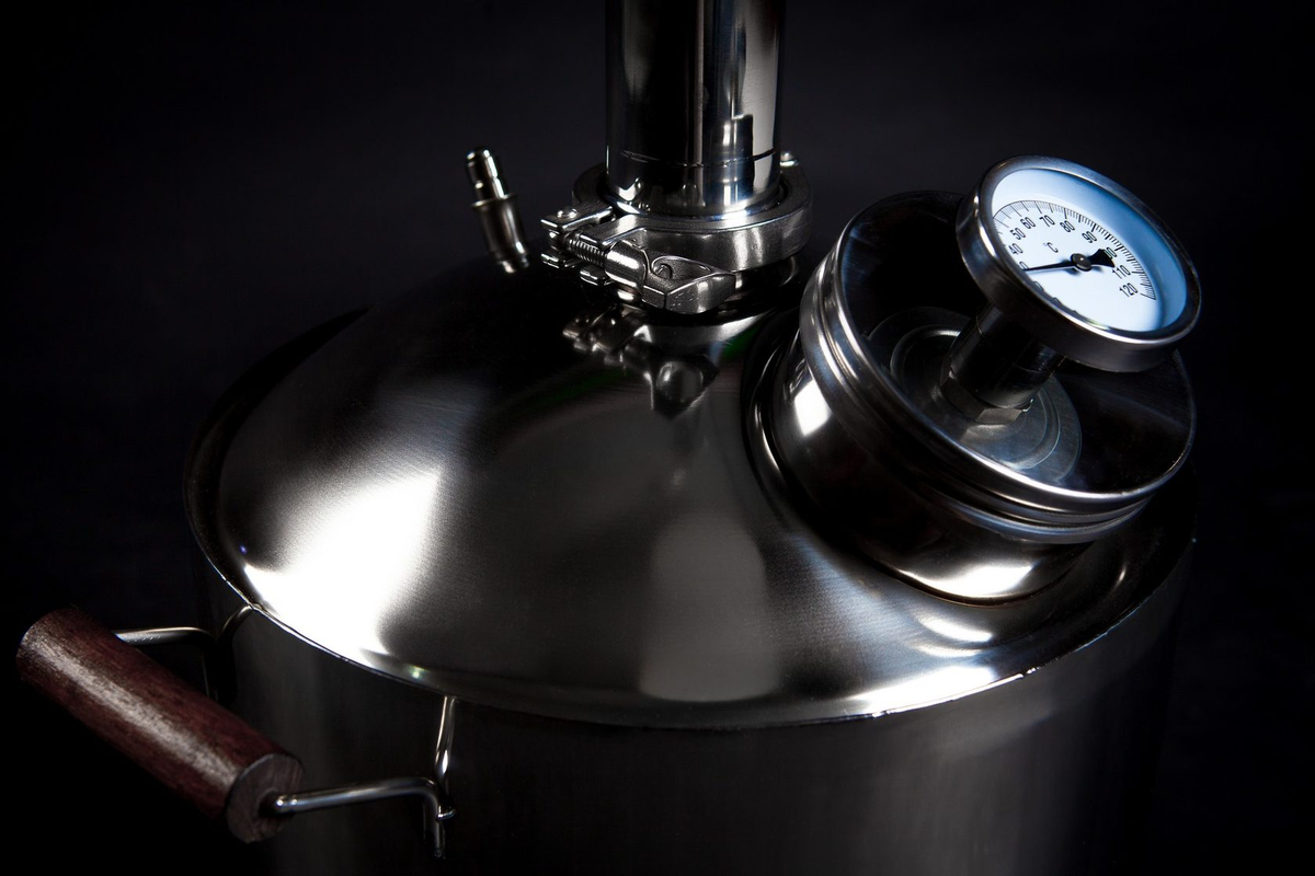 Использование самогонного аппарата. Самогонный аппарат брага самогон. Самогонный аппарат вейн. Самогонный аппарат дымка 20. Бирхаус самогонный аппарат.