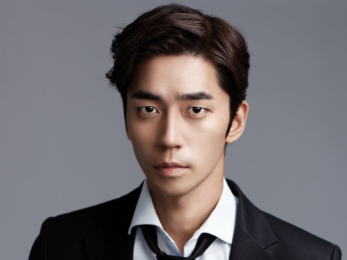 Шин Сон Рок - фото с сайта saeriho.com/shin-sung-rok/