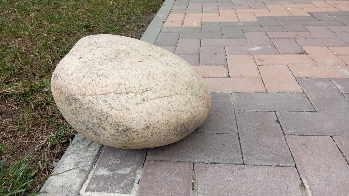 Говорят: "камень на душе". У Вики был такой примерно. Фото Елены Лабо