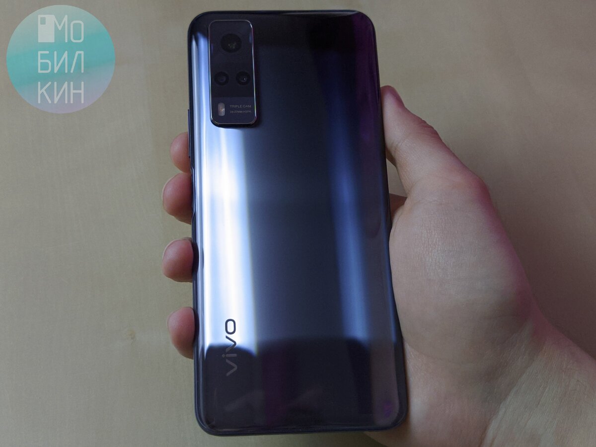 Размеры корпуса: 163.9 x 75.3 x 8.4 мм