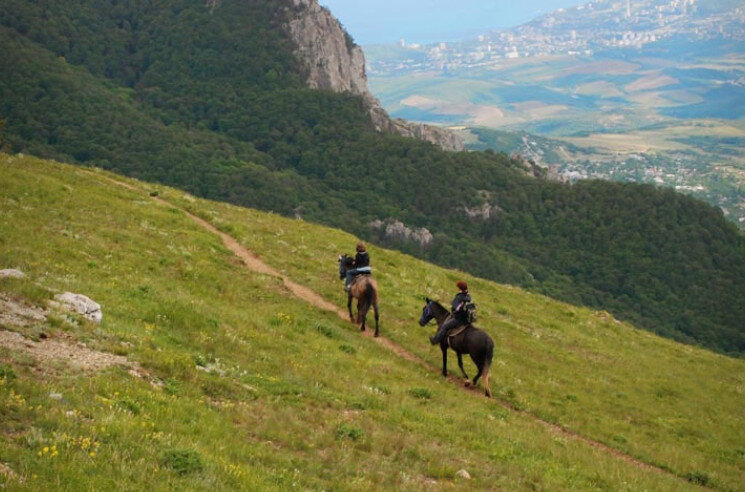 Конная прогулка на лошадях в Крыму