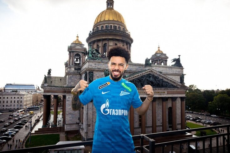 Фото-материалы взяты с источника https://www.championat.com/football/news-4428829-klaudino-podpisal-pyatiletnij-kontrakt-s-zenitom.html