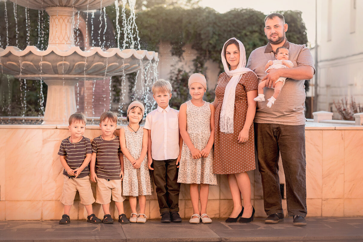 В самом начале нужно успеть сделать общую фотографию, пока ещё никто не устал)))