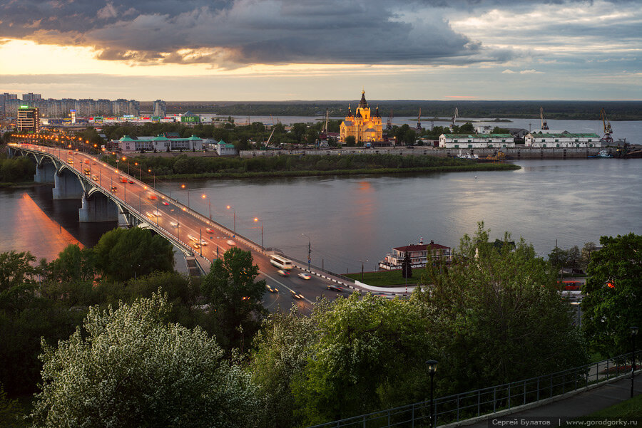 Нижний новгород повышение. Канавинский мост Нижнего Новгорода закат. Храм Александра Невского, Канавинский мост, Нижний Новгород.. Стадион Нижний Новгород и Канавинский мост.