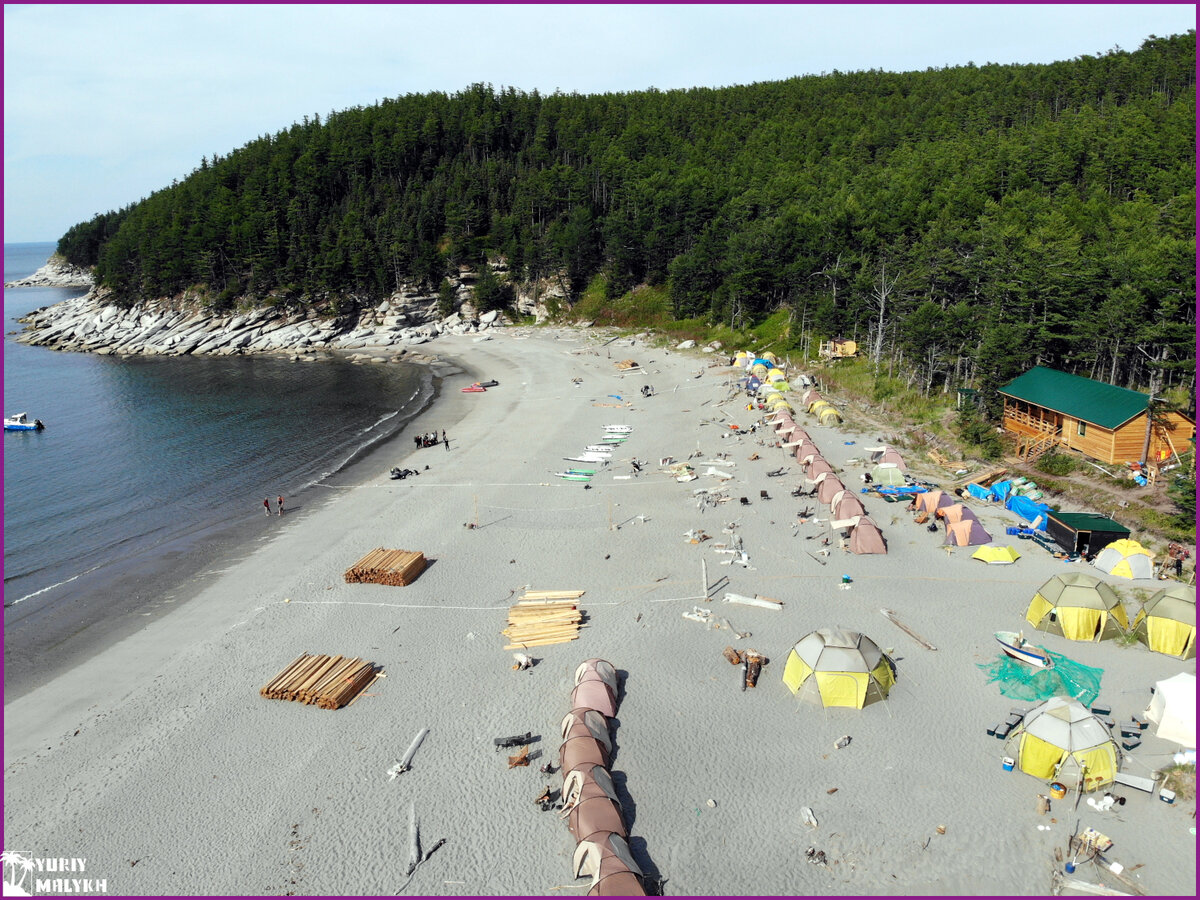 База для туристов в бухте Врангеля