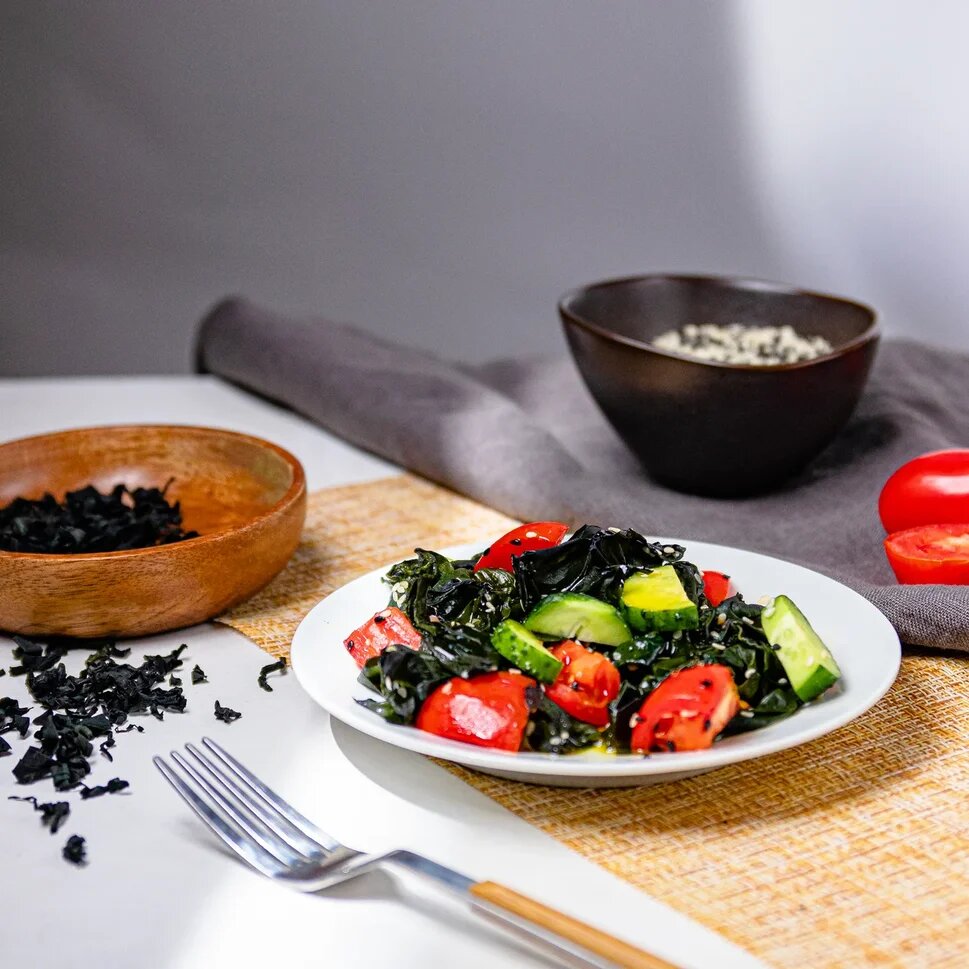 Салат с водорослями вакаме POLEZZNO