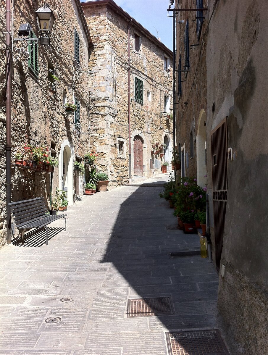 Итальянская улица, провинция Тоскана, фото автора.