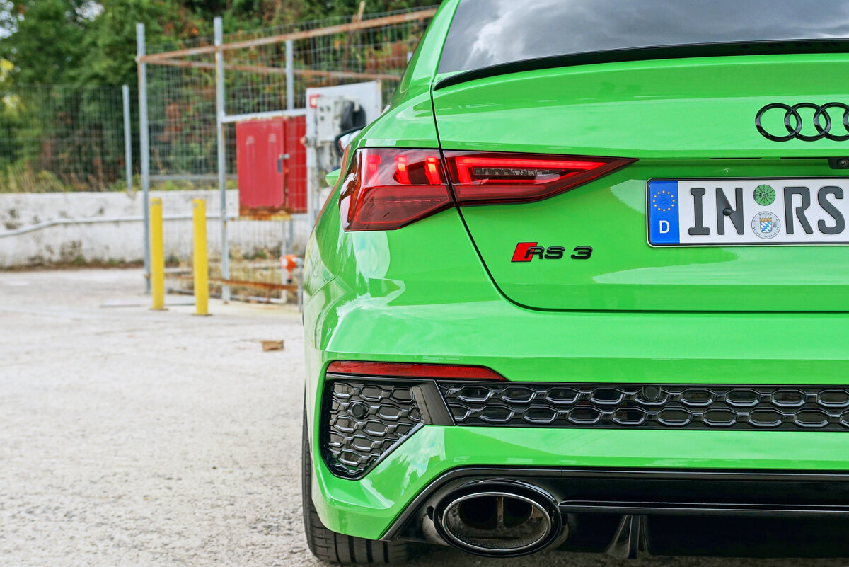 Audi RS 3: поработали и над звуком выхлопа, но фото этого не передает