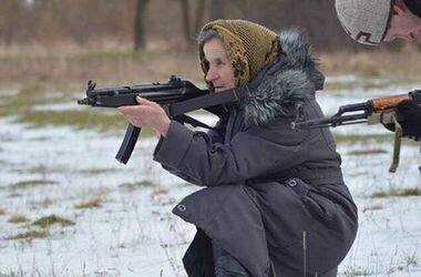 http://iz.com.ua/ukraina/61200-vo-lvovskoy-oblasti-72-letnyaya-babushka-proshla-boevuyu-podgotovku