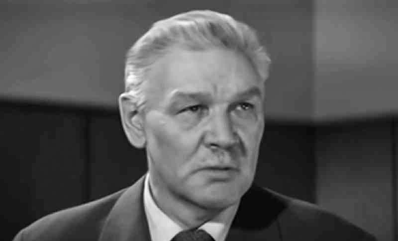 Кадр из фильма "Чёрный принц". Всеволод Санаев в роли полковника Зорина