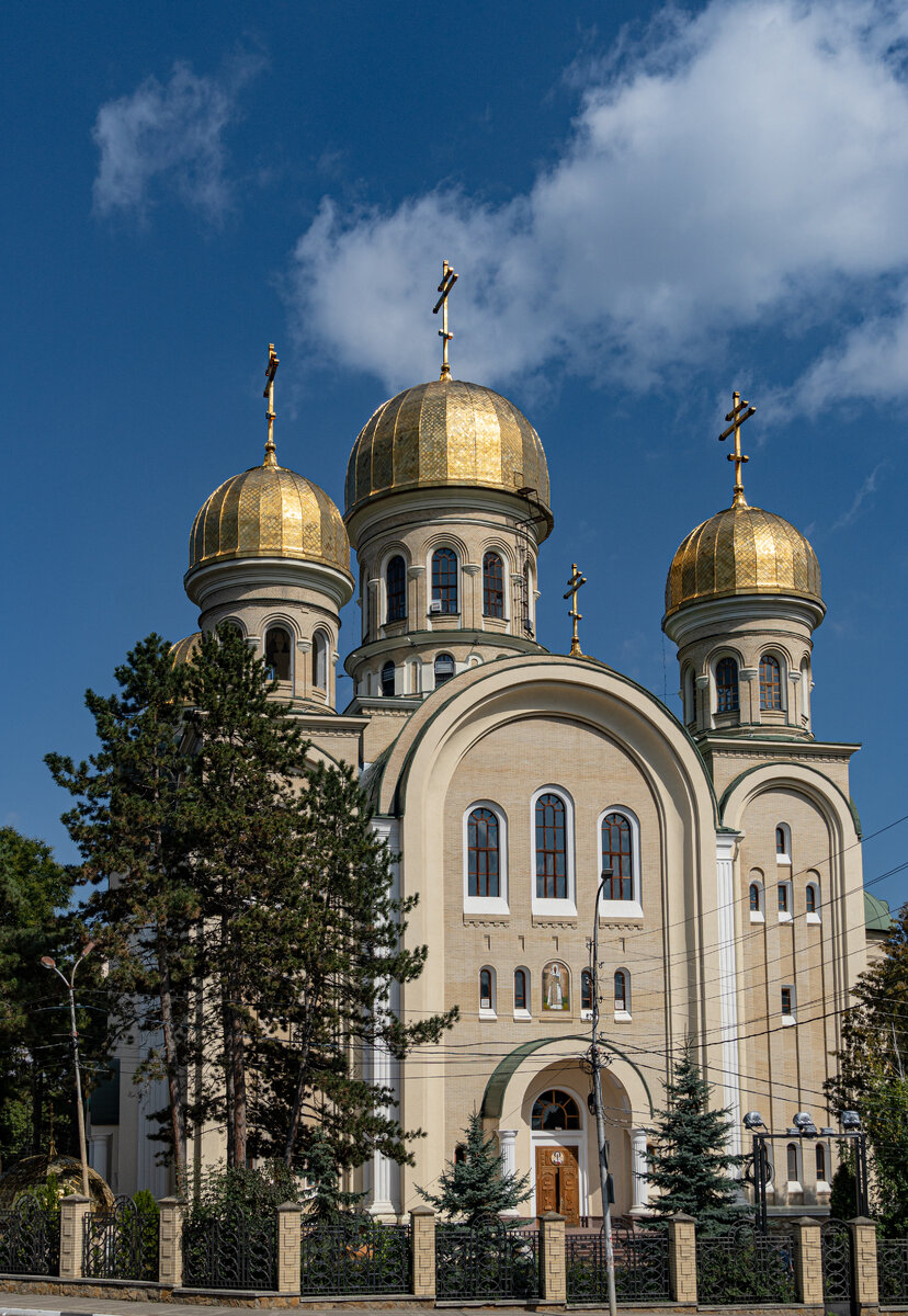 1. Никольский собор в Кисловодске.
