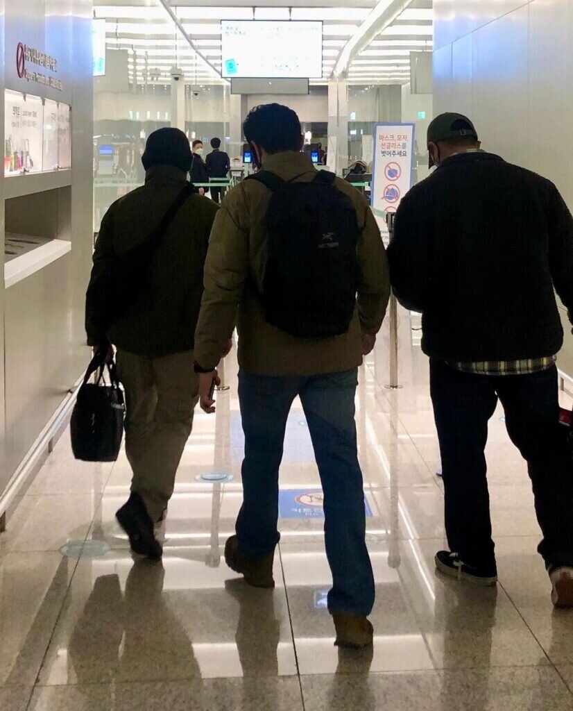 Вот они шагали вместе группой... фото: картинки  яндекса.