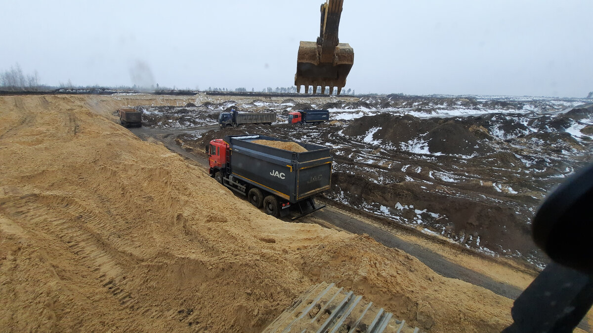 Приветствую всех , на своем канале💪 Ну что , вот незаметно и снег растаял и апрель месяц не за горами ! Соответственно подошло время для начала рабочего сезона в карьере! Не сказать что зимой не было работы , но было чуть полегче ) а теперь запасаемся кофе и терпением и в бой🖐 