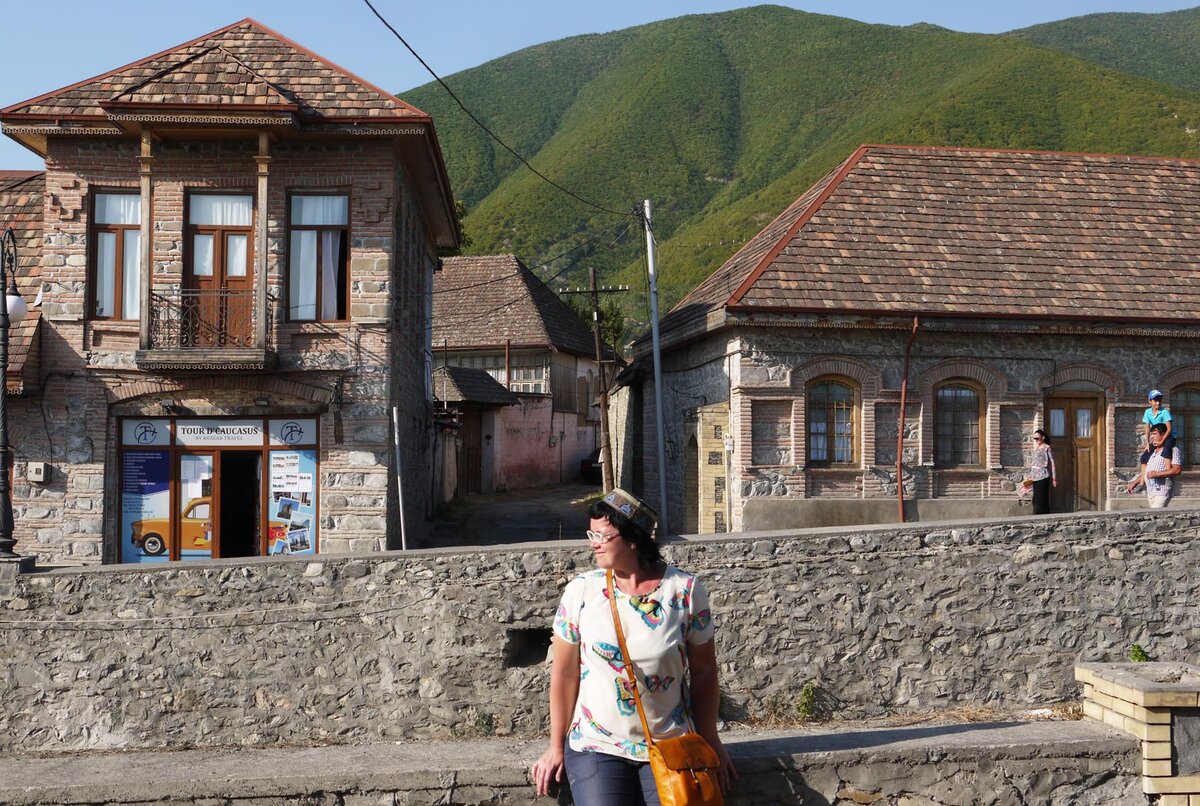 Шеки село киш. Деревня киш. Село шеки. Ленкорань талышские горы. Старый мархал село киш.