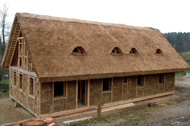 Преимущества саманной технологии строительства