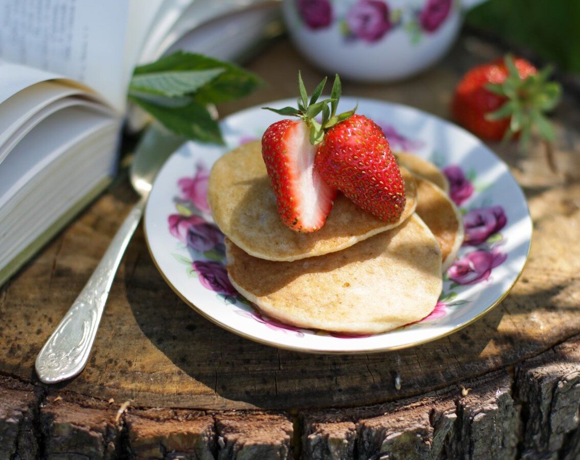 Чудесные банановые панкейки от Даши Третьяковой: https://t.me/wellness_hedonism. И никакого глютена!