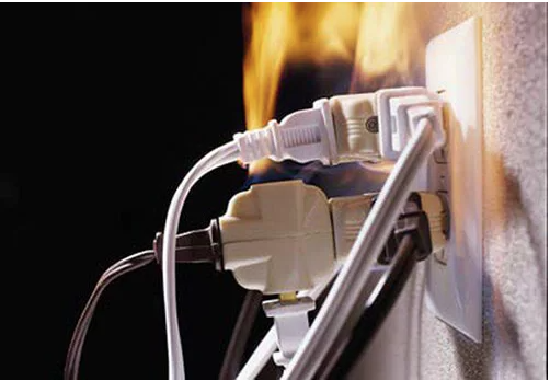 РЕГУЛЯРНАЯ ПЕРЕГРУЗКА ЭЛЕКТРОСЕТИ И ЧАСТОЕ СРАБАТЫВАНИЕ АВТОМАТА ВЕДУТ К ПОЖАРУ