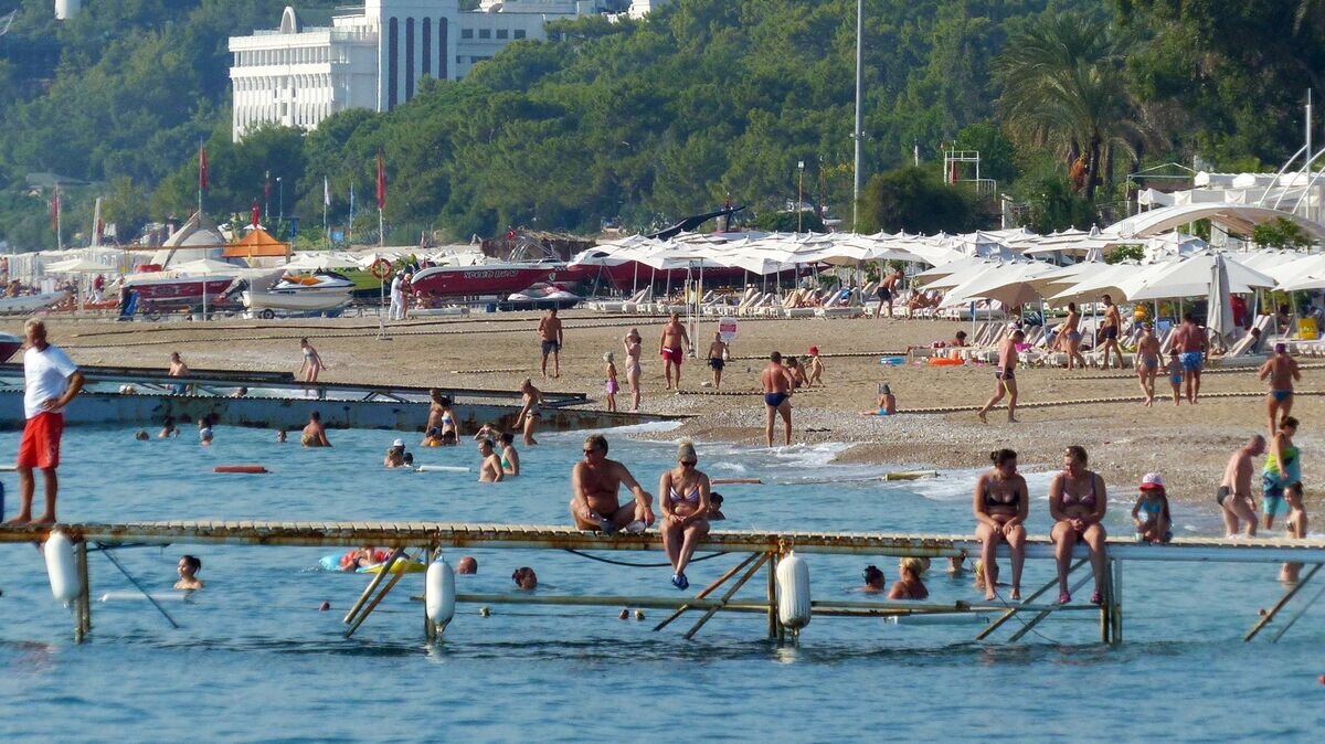    Пляж одного из курортов Антальи© РИА Новости / Владимир Вяткин