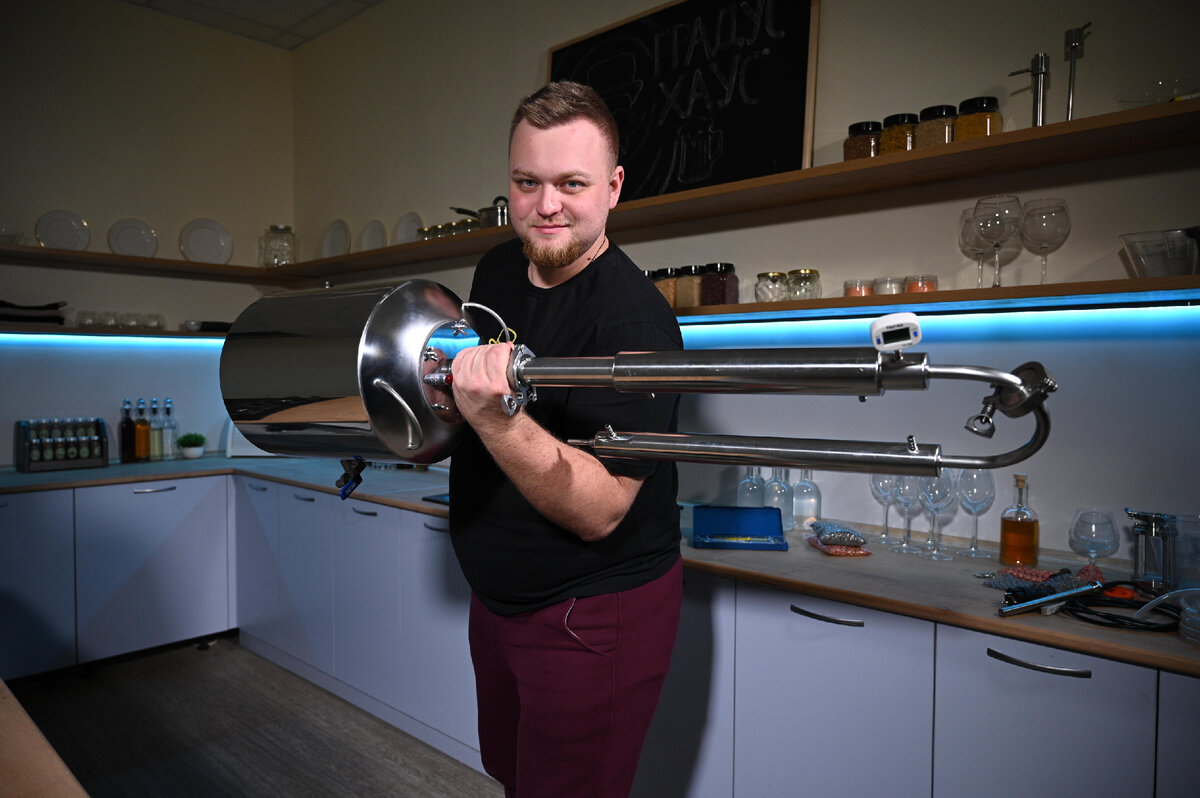 на фото самогонный аппарат "Витязь"