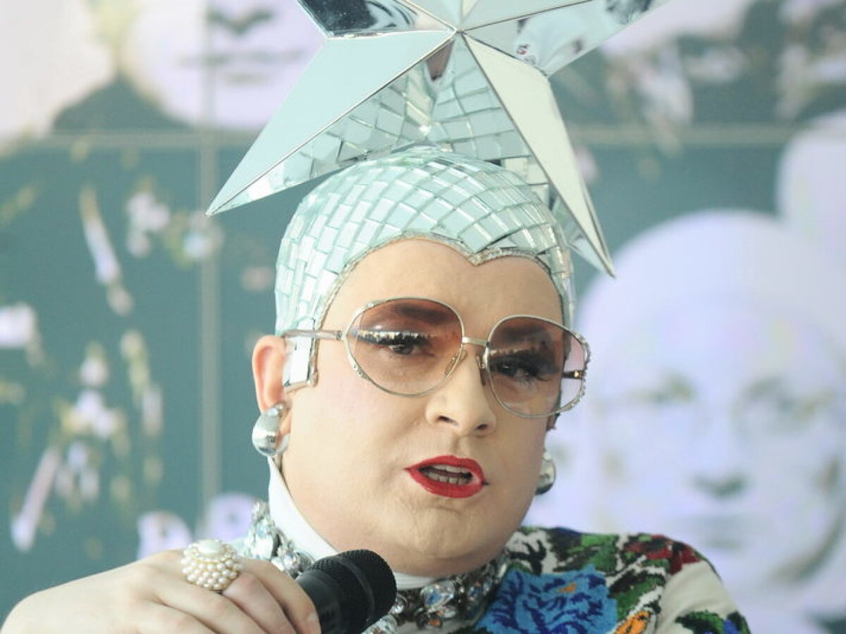 Верка Сердючка собственной персоной. Уж никогда не думала, что у меня на канале может появиться ее фото